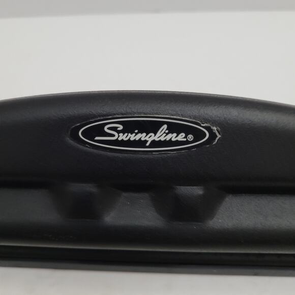 Swingline Black Heavy Duty Hole Punch - Like New! - Picture 2 of 9